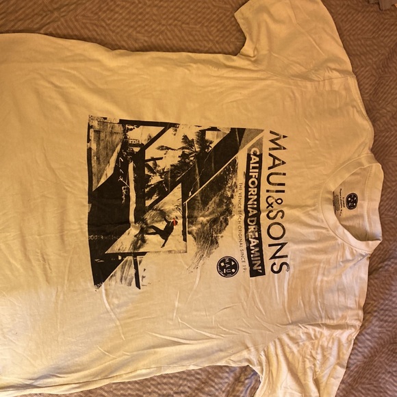 Selling 3 shirts all XL and a pair of blue Jean shorts 38s - Picture 4 of 5